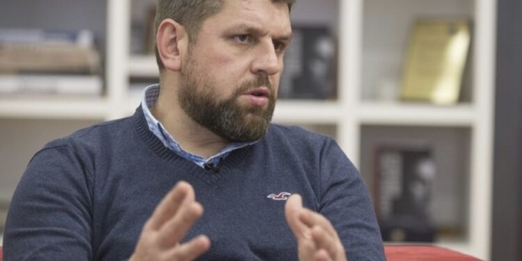 Duraković: Pitam se kako moj narod, nakon genocida, ne može da shvati da se dostojanstvo ne kupuje paušalom, pozicijom, poslom, frezom…