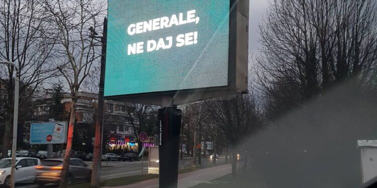 SARAJEVO ISPUNJENO BILBORDIMA PODRŠKE ATIFU DUDAKOVIĆU: GENERALE NE DAJ SE!