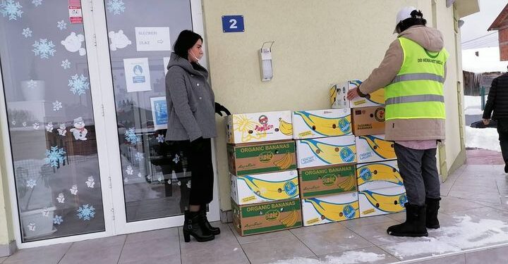 Predstavnici DD “Merhamet” Rožaje obišli su JU Dnevni centar  i uručili pakete