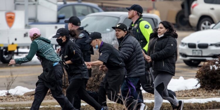 SAD: Deset mrtvih u pucnjavi u supermarketu