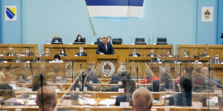 Skupština Republike Srpske usvojila zaključke u kojima se navodi i “mirni razlaz” u BiH