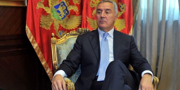 Đukanović: Husović svojim djelovanjem zalužio poštovanje svih naroda i trajno mjesto u našoj novijoj istoriji