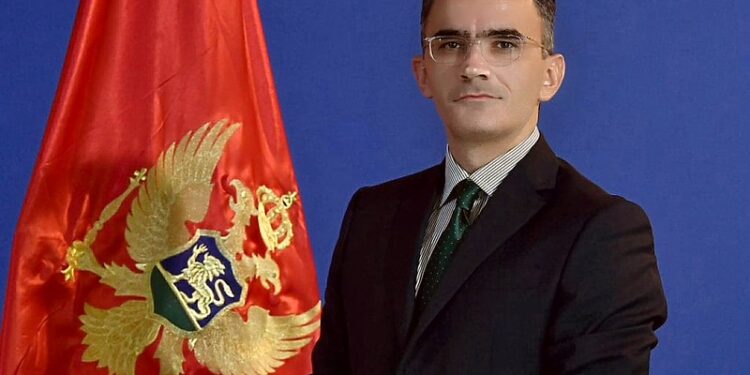 Opozicione partije Crne Gore pozvale Krivokapića da hitno smijeni ministra Leposavića