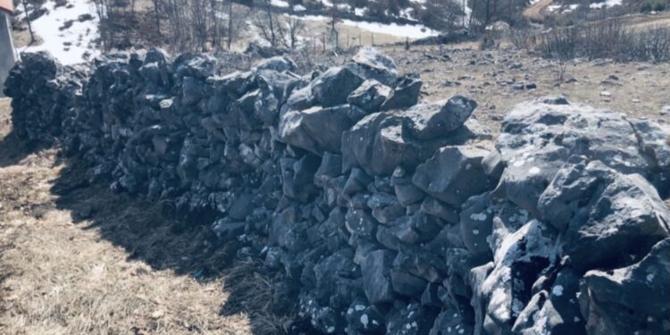 PETNJICA: “HAKIJIN ZID” NA PONORU, SVJEDOČANSTVO BORBE BIHORACA ZA EGZISTENCIJU