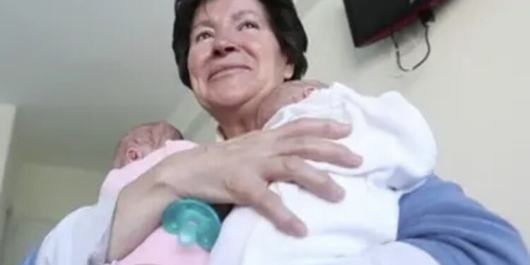 Rodila je blizanke sa 64 godine: Oduzeli su joj mališane ‘jer nije sposobna brinuti o njima’