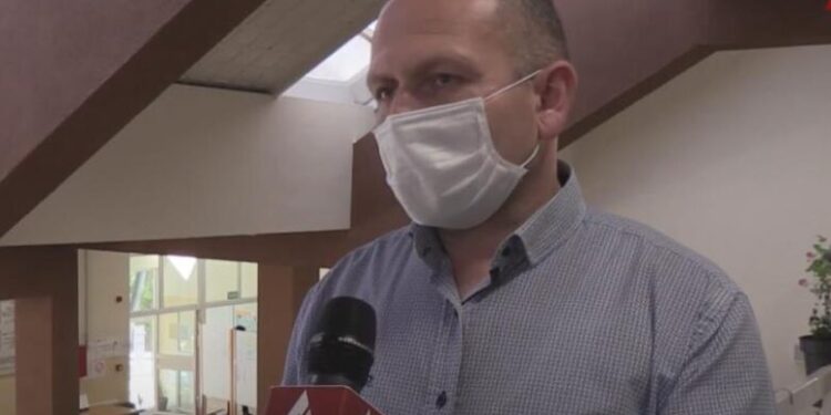 Zaraženi učenici i profesor iz Gimnazije u Novom Pazaru (Video)