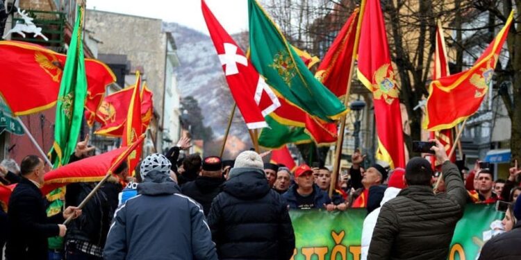 PKS: CRNOGORSKOM KOŠTUNICI PORUČUJEMO DA JE IZA NAS SAMO NAROD
