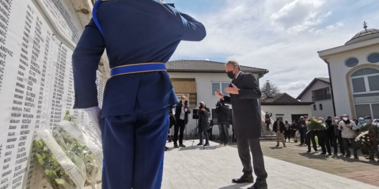 Izetbegović u Ahmićima: Prije 28 godina ovdje je počinjen genocid