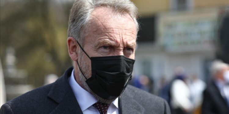 Izetbegović u Ahmićima: Ne smijemo prestati tražiti tijela ubijenih