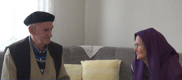 (VIDEO) “DJECA SU NAŠA PENZIJA”, REDŽO I FATIMA ZAJEDNO IMAJU SKORO 180 GODINA