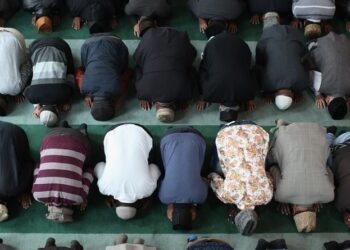 O MUSLIMANI, PROČITAJTE! OVO JE JEDINSTVENIH DESET NAČINA DA VAM ALLAH OTKLONI KAZNU ZA POČINJENI GRIJEH