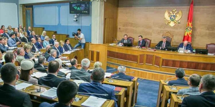 (VIDEO) Papović, ovo je najgora Vlada, u istoriji, ni okupacioni režimi nijesu sporili da je ovo Crna Gora
