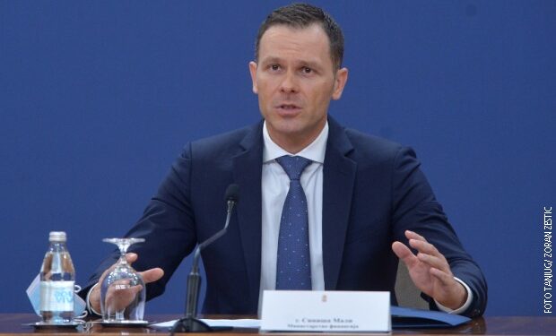 Penzionerima isplaćeno po 30 eura, sutra novac dobijaju korisnici socijalne pomoći