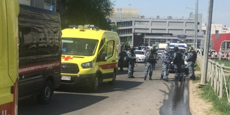 Horor u Rusiji: Tinejdžeri pucali po školi, ubijeno 11 osoba (Video)