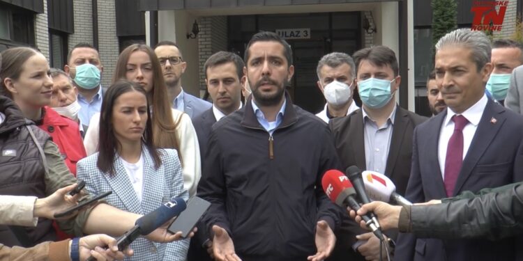 (VIDEO) Ministar Momirović, turski ambasador Aksoy i državni sekretar Buhić vakcinisali su se u Tutinu