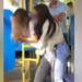 (VIDEO) Beograd: “BRIŠI BROJ MOG DEČKA!” Otkriven razlog tuče dvije djevojke u gradskom autobusu, u obračunu deblji kraj izvukao vozač