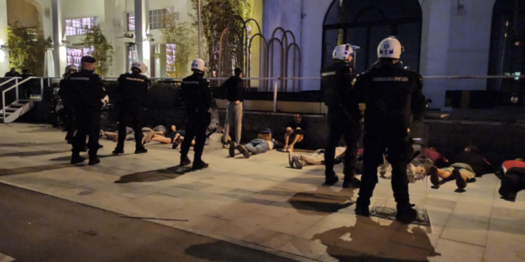 UŽASNE SCENE NA ZVEZDINOJ PROSLAVI: Navijači pretukli policajce u civilu – mislili da su suparnici