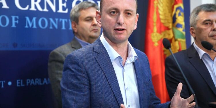 Knežević: ”Premijer Crne Gore Krivokapić ohrabruje crkveni separatizam”