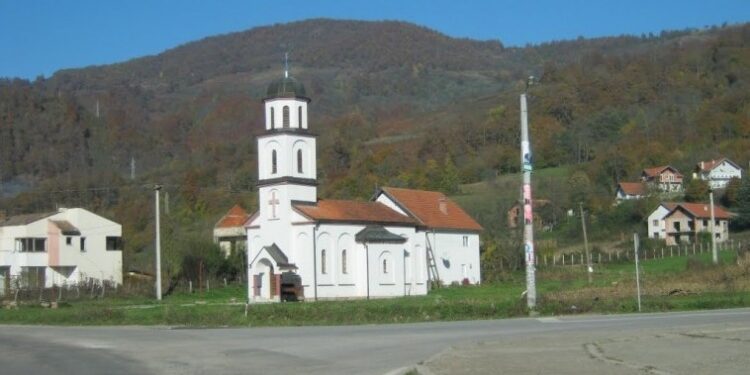 Vlada RS zadužena da ukloni nelegalnu crkvu iz dvorišta Fate Orlović
