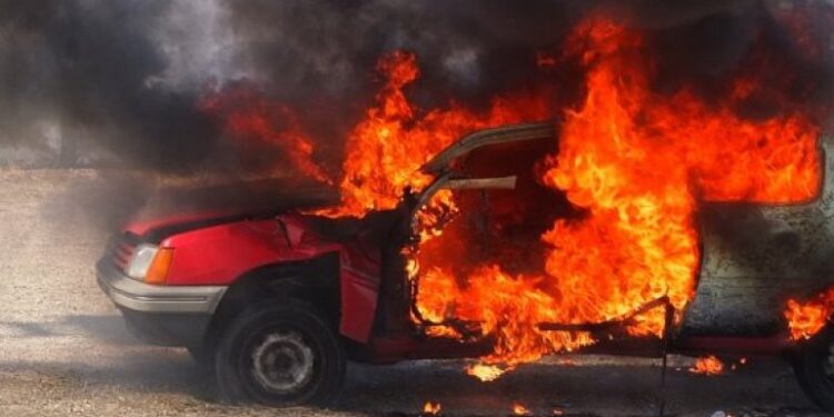 Zapalio se automobil jer je stalno vozila u prvoj brzini