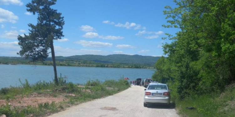 Djevojka se utopila u Gružanskom jezeru, drug pokušao da je spasi i umalo se i on udavio