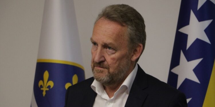 Izetbegović: Vakcinisat ću se kad me pozovu, makar bio zadnji; za haos u Zetri krivi su organizatori