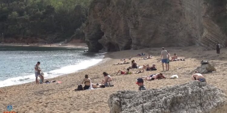 Živnulo primorje, praznici popunili hotele, ugostitelji prezadovoljni
