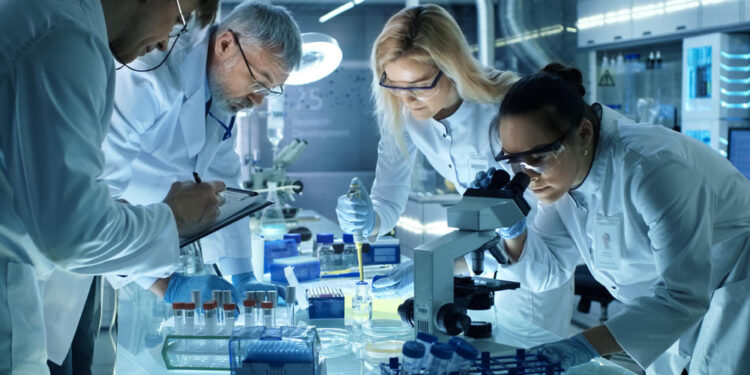 NAUČNICI TVRDE DA JE KORONAVIRUS NAPRAVLJEN U LABORATORIJI, A TRAGOVI PRIKRIVENI