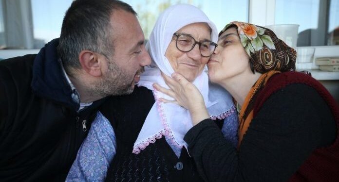 SEDAMDESETDVOGODIŠNJA MAJKA BRINE O PETERO DJECE SA POSEBNIM POTREBAMA