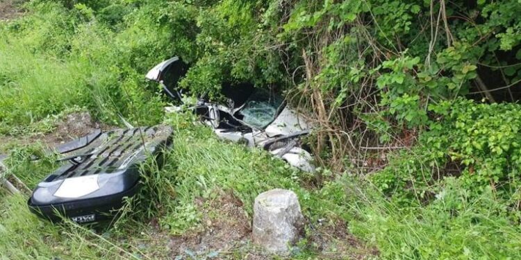 SANDŽAK: AUTOMOBIL SLETIO U PROVALIJU KOD ZLATARSKOG JEZERA
