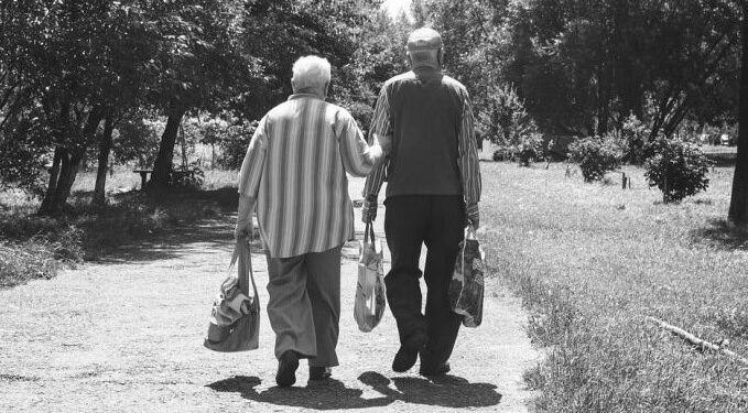 JE LI U REDU SMJESTITI RODITELJE U STARAČKI DOM?