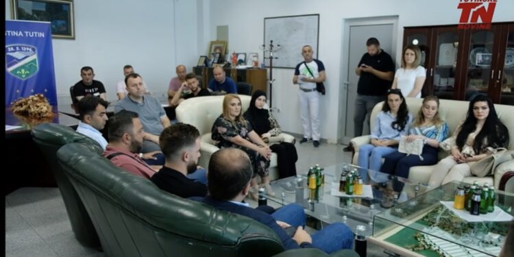 (VIDEO) Potpisani ugovori sa 38 lica koja će biti angažovana na Javnim radovima u Tutinu