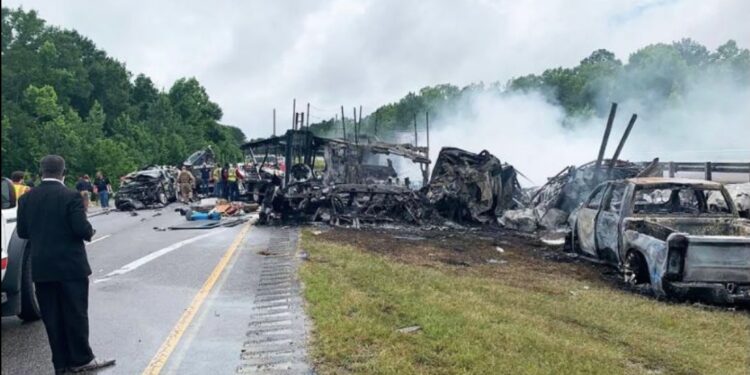 U stravičnoj saobraćajnoj nesreći poginuli otac i devet djevojčica