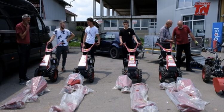 (VIDEO) Osam povratnika iz inostranstva dobilo poljoprivrednu mehanizaciju