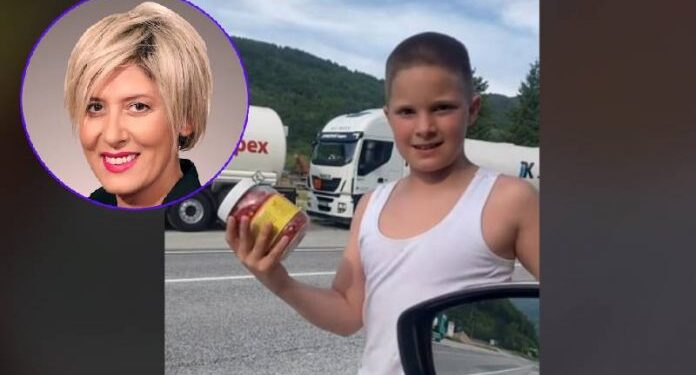 (VIDEO) RADNICA HAYAT TV-A SE ZAUSTAVILA KOD MALENOG IMRANA: ODUŠEVIT ĆE VAS OVAJ VRIJEDNI DJEČAK KOJI PRODAJE JAGODE