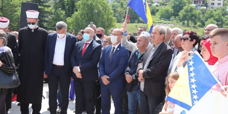 Obilježena godišnjica zločina u Višegradu: Tri hiljade ruža za tri hiljade ubijenih Bošnjaka