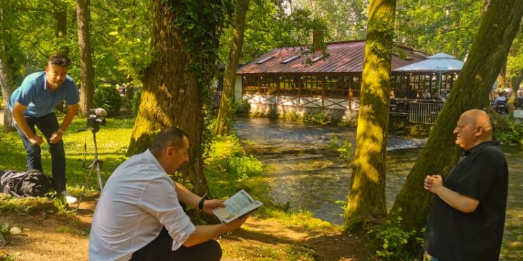 Vrijedni ljudi iz Kaknja i Sarajeva započeli snimanje Ilmihala za gluhe i nagluhe osobe