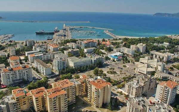 Masovna tuča u Baru: Maloljetnik uboden nožem u leđa