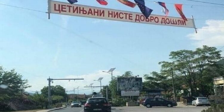Nakon sinoćnjeg incidenta, Grbljani istakli transparent :Cetinjani, niste dobrodošli