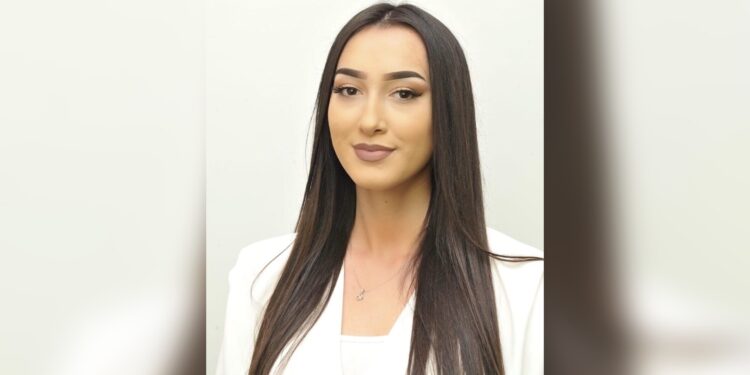 Anida Tutić đak generacije Tehničko-ekonomske škole u Tutinu