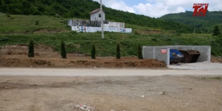 (VIDEO) U Tutinu se uređuju prostori na kojima su bile divlje deponije