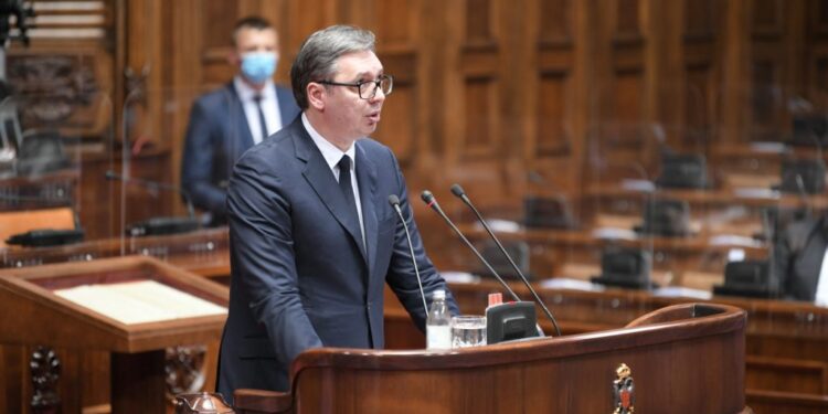 Vučić u skupštini: Srbiji ne odgovara zamrznuti konflikt, velike sile neće mijenjati stav o Kosovu