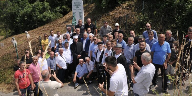 Proučena dova šehidima Starčevića i klanjana dženaza šehidima Srebrenice