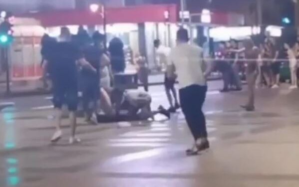 (VIDEO) GRUPA MOMAKA UDARA JEDNOG MLADIĆA, DJEVOJKE ZAPOMAŽU: SNIMAK TUČE ŠIRI SE INTERNETOM