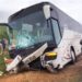 FOTO Autobus s oko 50 putnika izletio s ceste pa se zabio u stub i ogradu