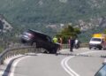 PRIZORI SA MJESTA NESREĆE LEDE KRV U ŽILAMA: AUTOMOBIL SE JEDVA ZADRŽAO NA BANKINI