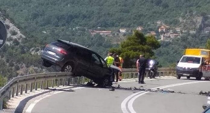 PRIZORI SA MJESTA NESREĆE LEDE KRV U ŽILAMA: AUTOMOBIL SE JEDVA ZADRŽAO NA BANKINI