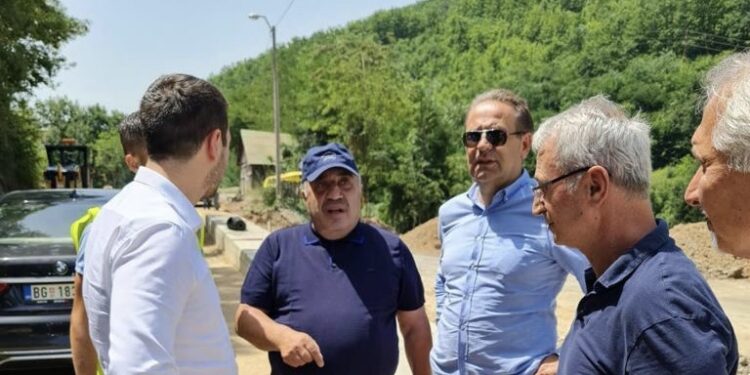 Ljajić sa vlasnikom kompanije Tašjapi obišao radove na izgradnji puta Novi Pazar-Tutin