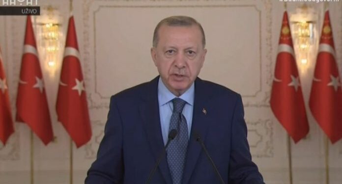 ERDOGAN: TURSKA OSTAJE UZ BIH I BRAĆU BOŠNJAKE, NEĆEMO DOZVOLITI DA SE ZABORAVI GENOCID U SREBRENICI