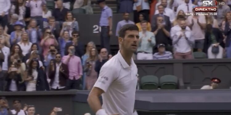 Vimbldon: Novak igrao, a obezbjeđenje sklanjalo srpske zastave